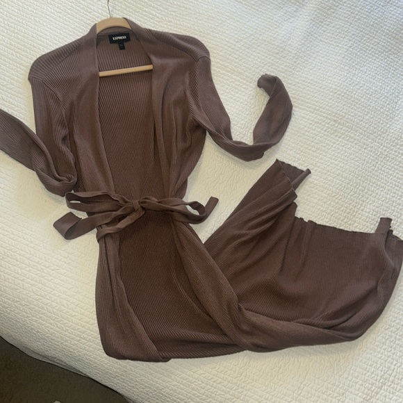 Sweater - Picture 1 of 3